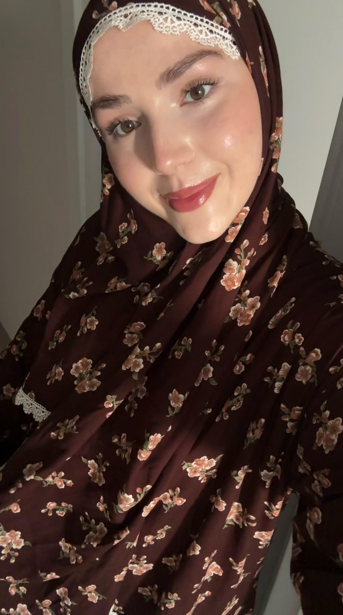 Liya Pamuklu Kahve Çiçek Desenli Namaz Elbisesi (Ön Sipariş)
