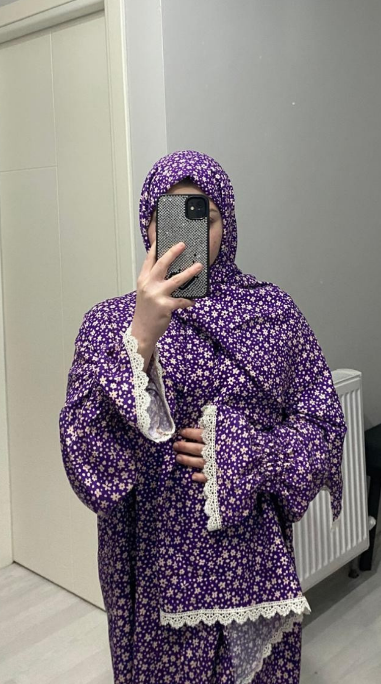Liya Pamuklu Mor Çiçek Desenli Namaz Elbisesi