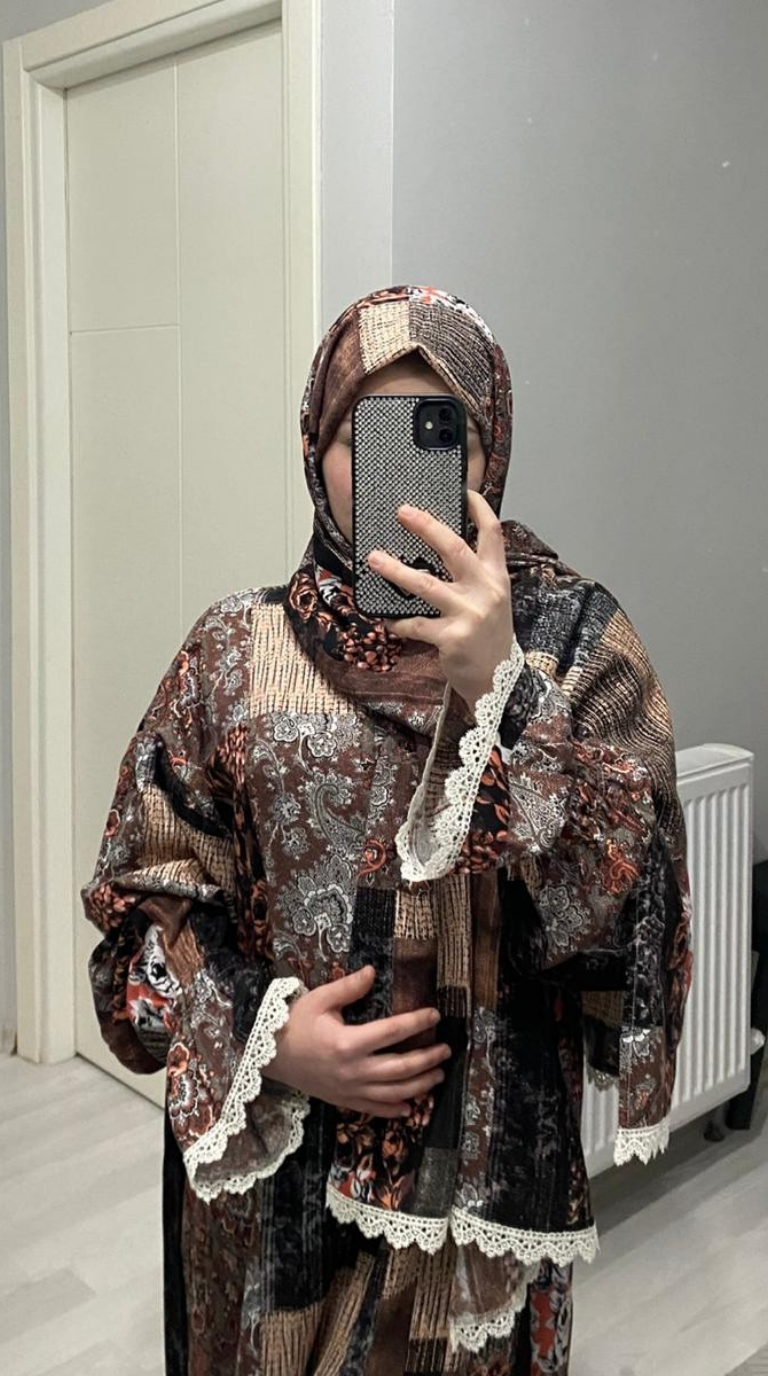 Liya Pamuklu Yama Desenli Namaz Elbisesi