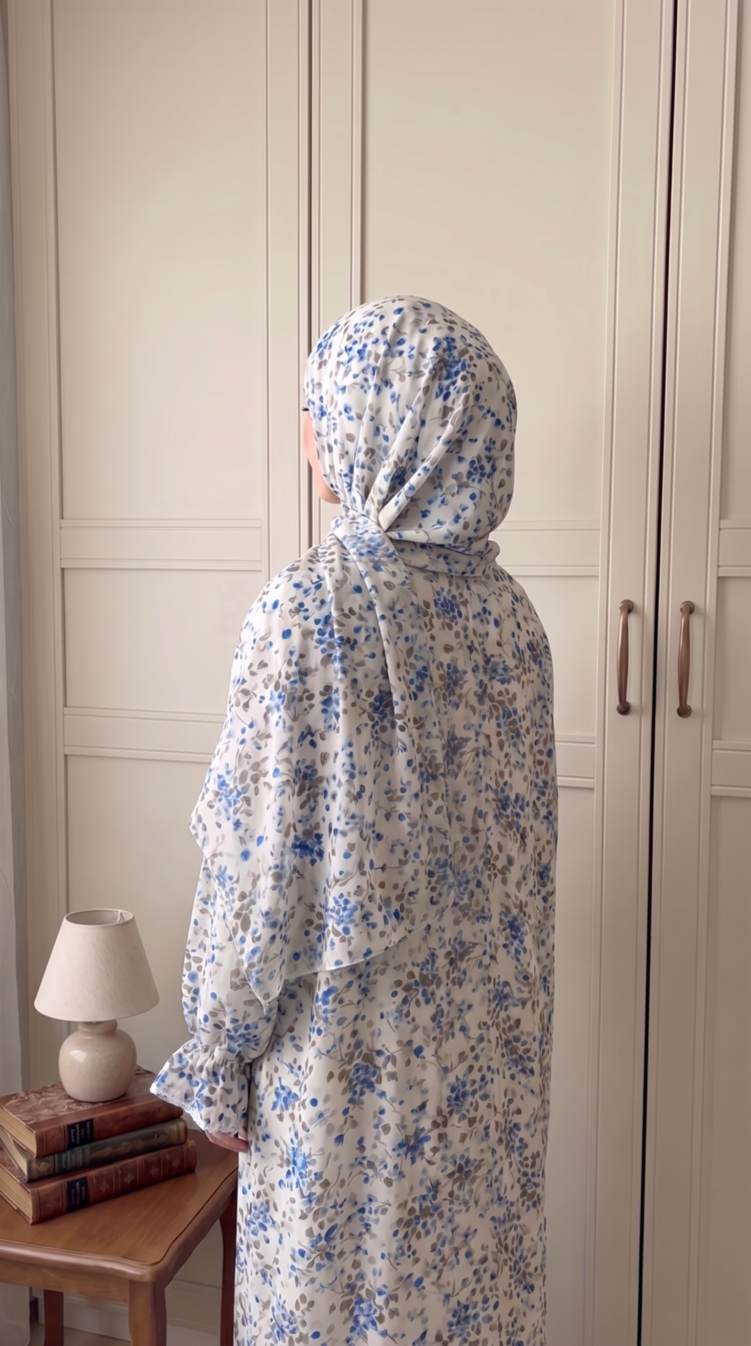 Liya Pamuklu Beyaz Desenli Namaz Elbisesi